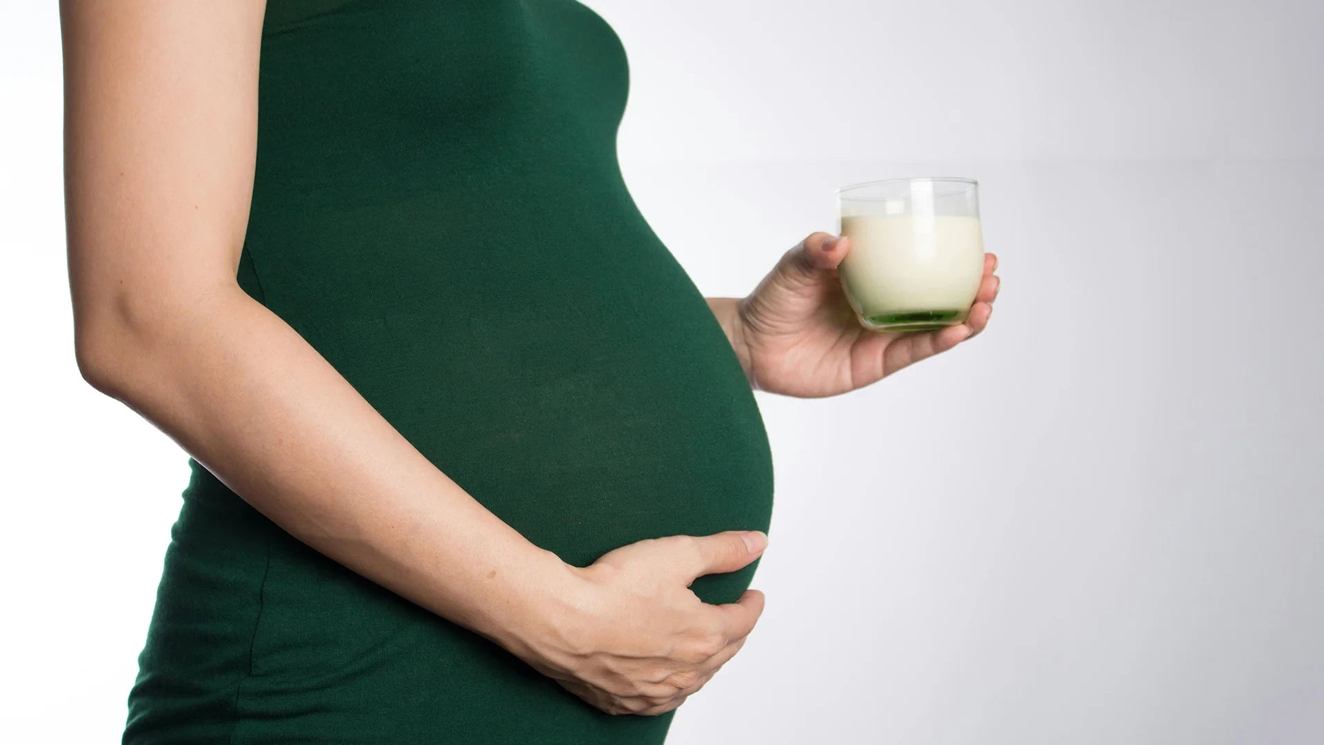 Pregnancy and breastfeeding safe supplements checklist, ensuring mom and baby health. 